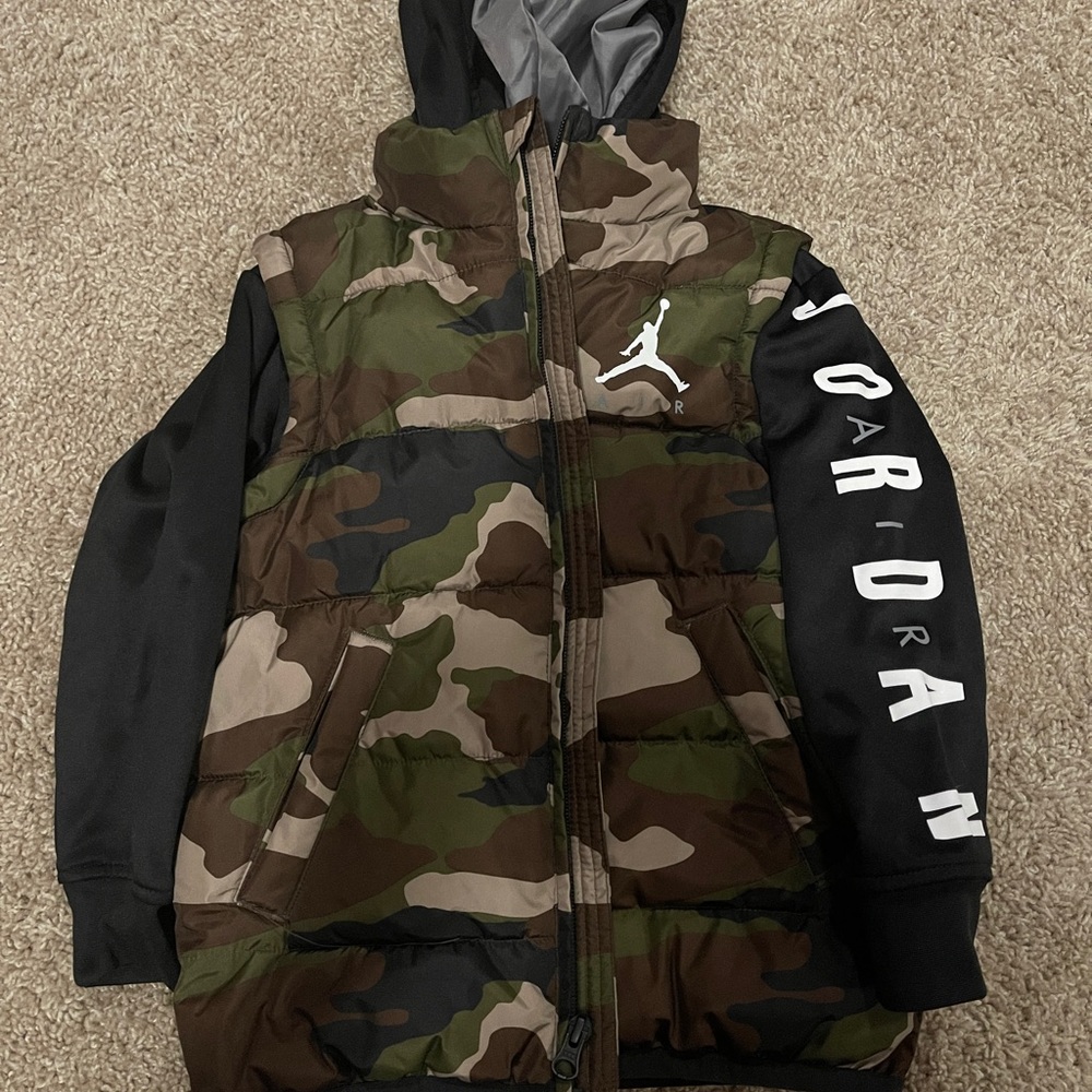 New w/o tags boys Jordan jacket 4/xs